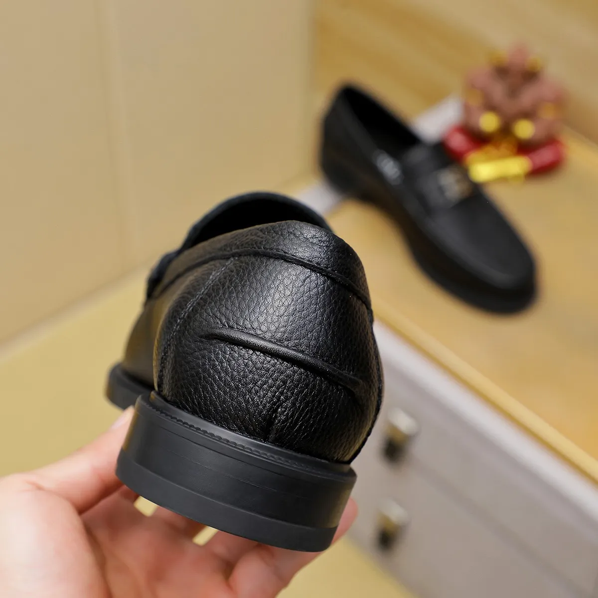 Men's shoes💰460 🕷🕷【FENDI】The latest men's formal leather shoes🇨🇳Classic series not to be missed💯The first layer is made of imported first-layer cowhide☘Original quality, the leather is smooth and delicate🎋The version is awesome, the perfect streamlined outline🍇🐮Leather lining, color, size 38-45...